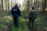 wspólny patrol policjanta i straży leśnej